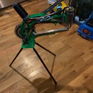 Chinese cobbler sewing machine